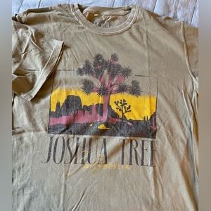 Joshua Tree men’s graphic tee large